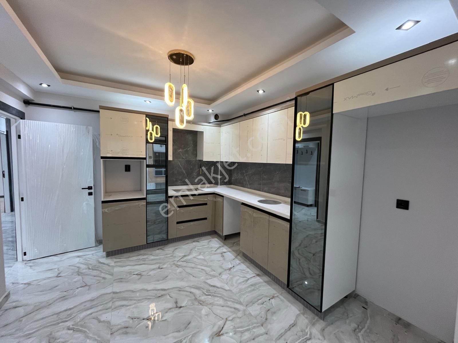 Tuncay Kartal'dan Çamlıca Mh De Özel Garajlı Köşe 2+1 - Görsel 11