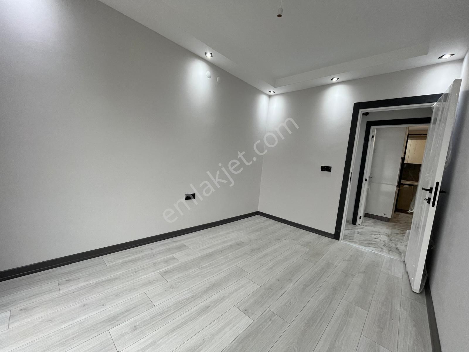 Tuncay Kartal'dan Çamlıca Mh De Özel Garajlı Köşe 2+1 - Görsel 14