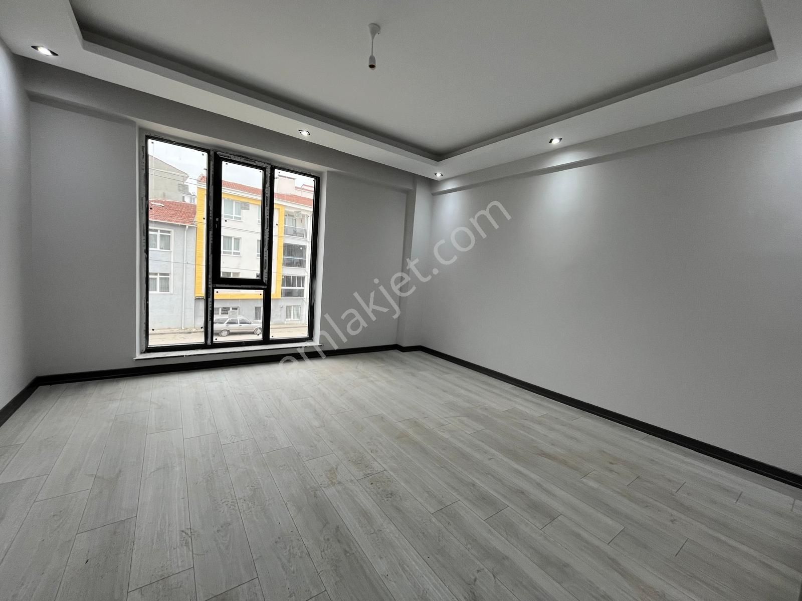 Tuncay Kartal'dan Çamlıca Mh De Özel Garajlı Köşe 2+1 - Görsel 16