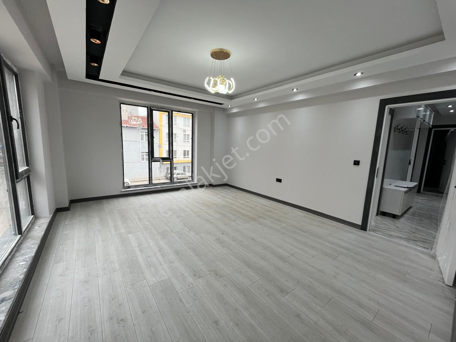 Tuncay Kartal'dan Çamlıca Mh De Özel Garajlı Köşe 2+1 - Görsel 3