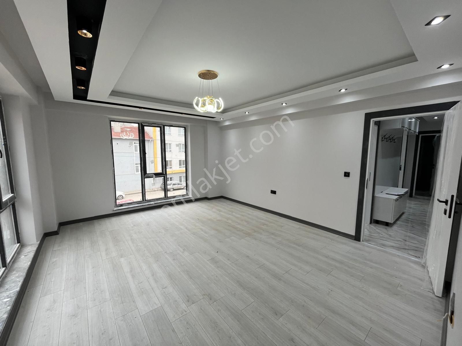 Tuncay Kartal'dan Çamlıca Mh De Özel Garajlı Köşe 2+1