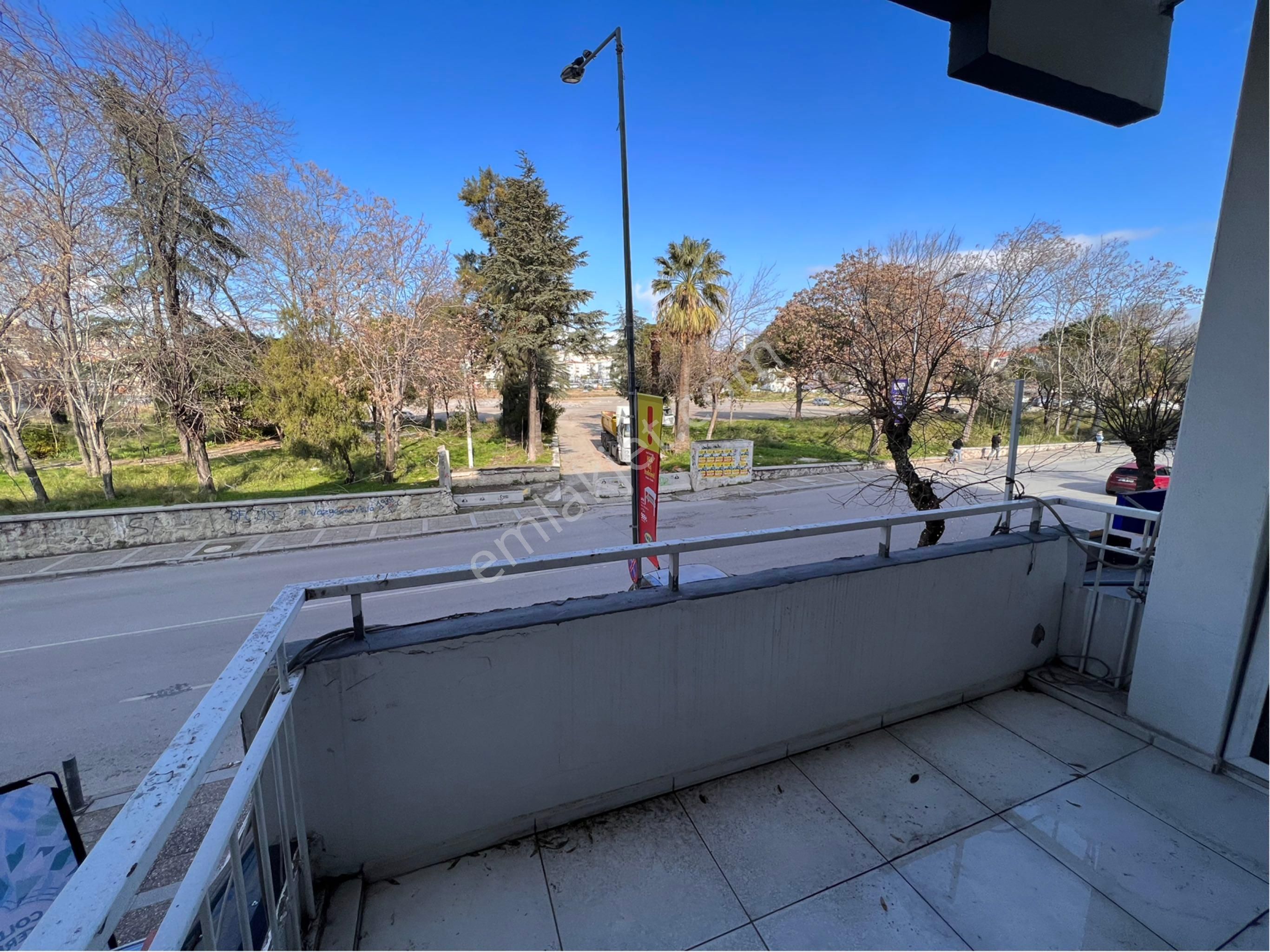 Buca Menderes Cd Üzeri Eski Cezaevi Karşısı Kiralık Ofis İşyeri - Görsel 14