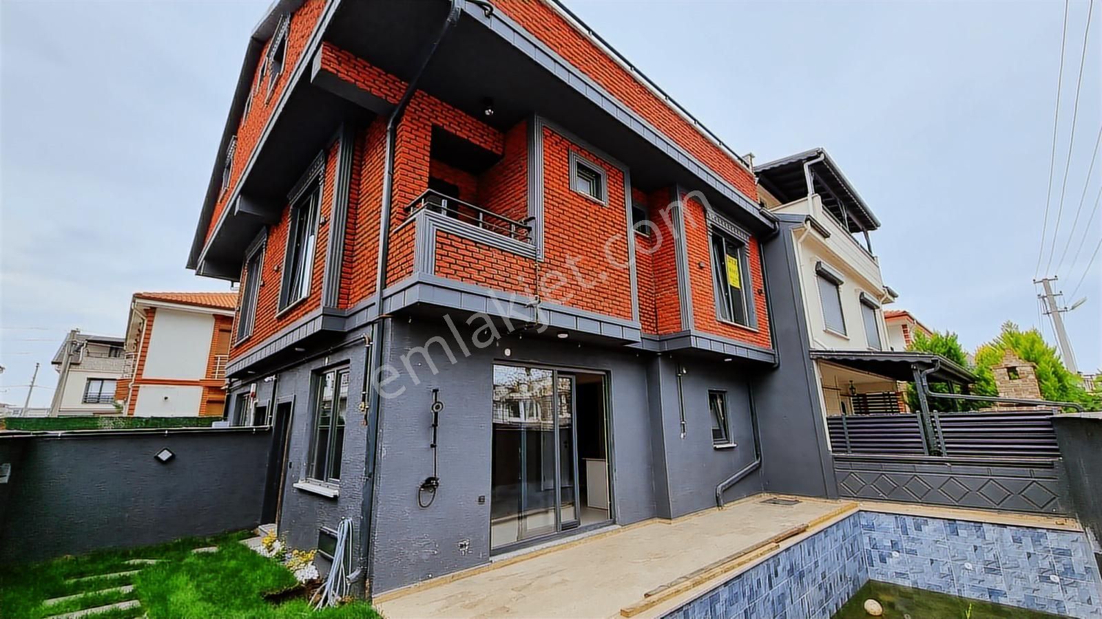 Fırsat!!okullara Komşu Müstakil Havuzlu Nefis 4+1 Villa