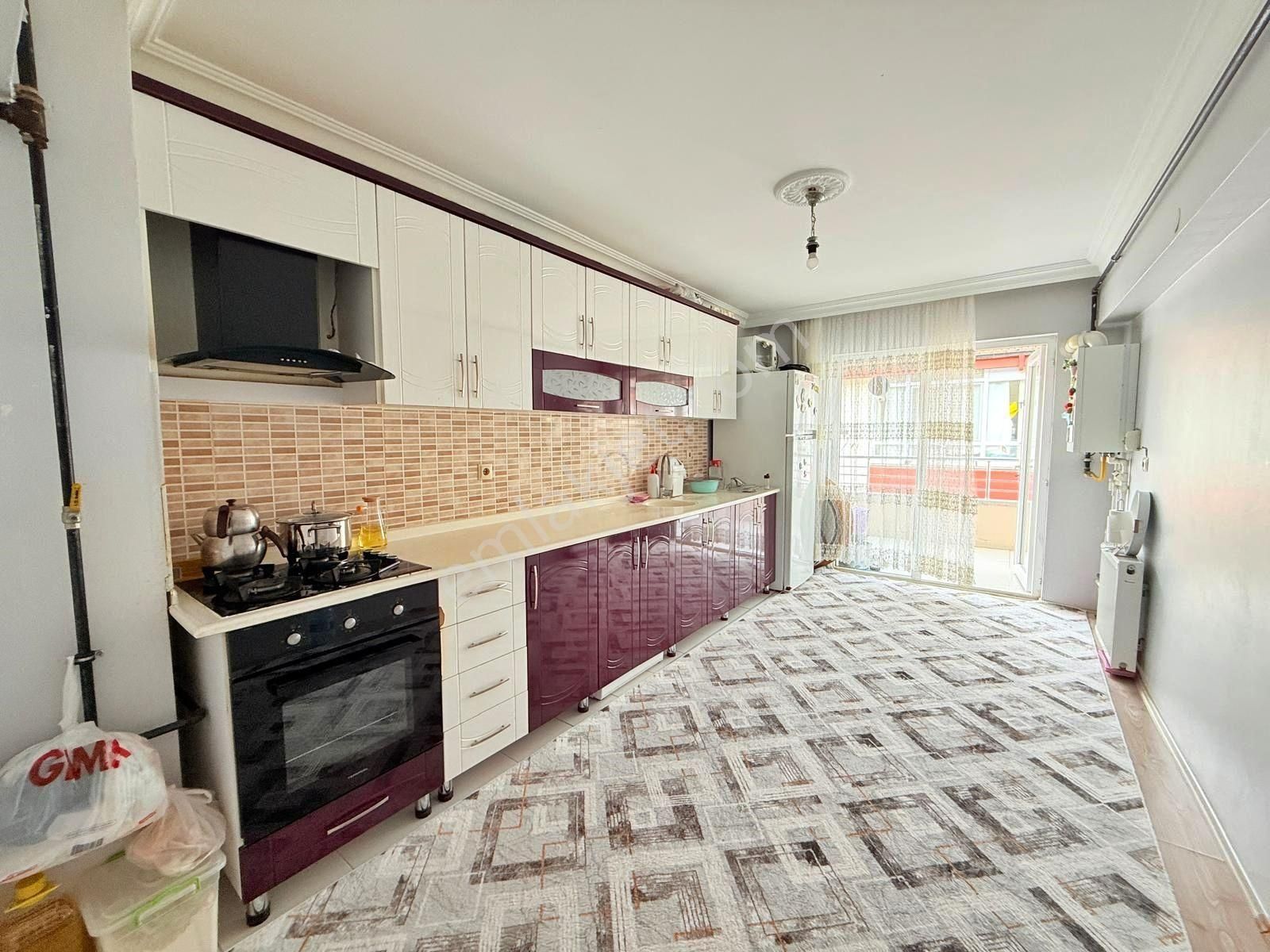 Yıldız'dan Eminevim Kuruluşlarına Uygun Katta Çok Geniş 3+1 !!!