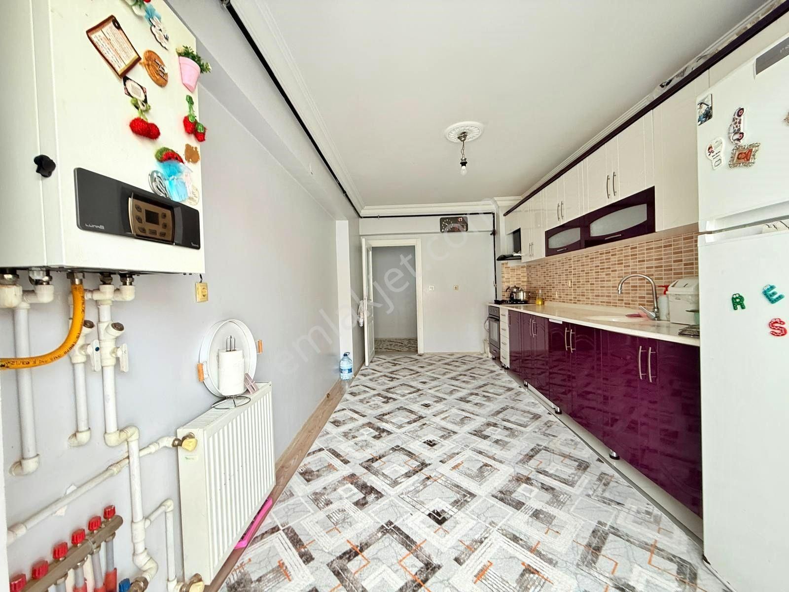 Yıldız'dan Eminevim Kuruluşlarına Uygun Katta Çok Geniş 3+1 !!! - Görsel 2