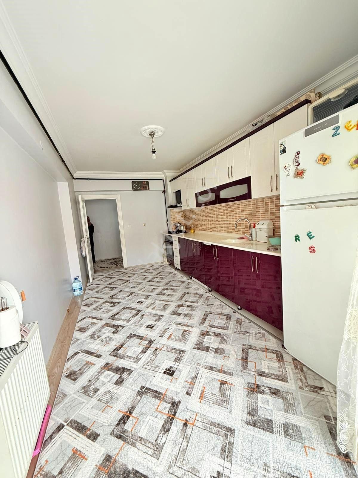 Yıldız'dan Eminevim Kuruluşlarına Uygun Katta Çok Geniş 3+1 !!! - Görsel 4