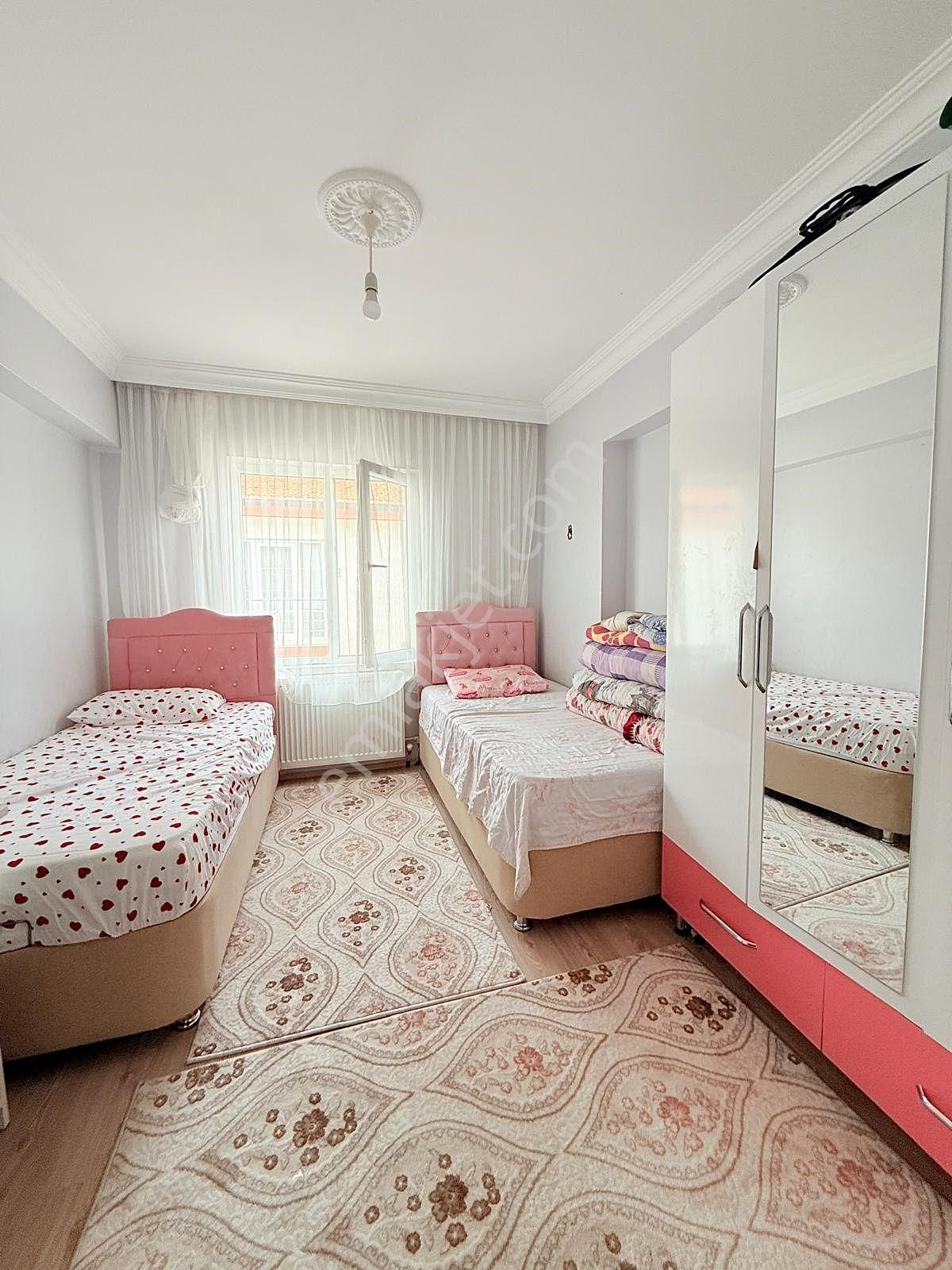 Yıldız'dan Eminevim Kuruluşlarına Uygun Katta Çok Geniş 3+1 !!! - Görsel 23