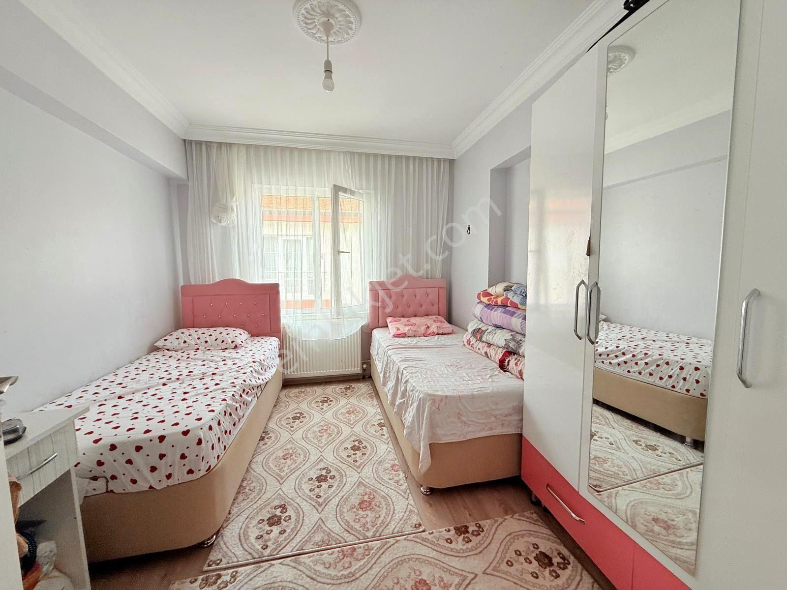 Yıldız'dan Eminevim Kuruluşlarına Uygun Katta Çok Geniş 3+1 !!! - Görsel 22