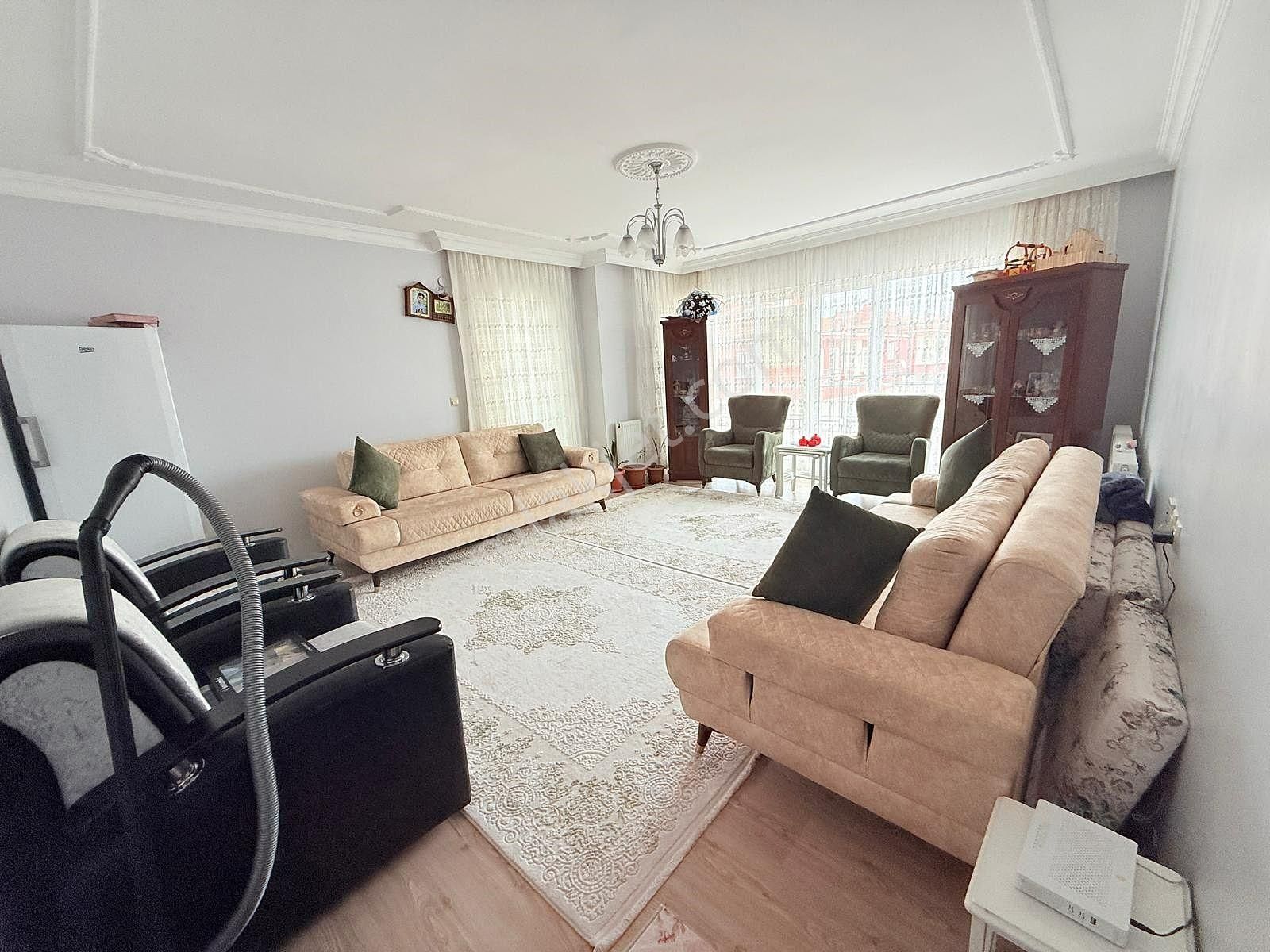 Yıldız'dan Eminevim Kuruluşlarına Uygun Katta Çok Geniş 3+1 !!! - Görsel 17