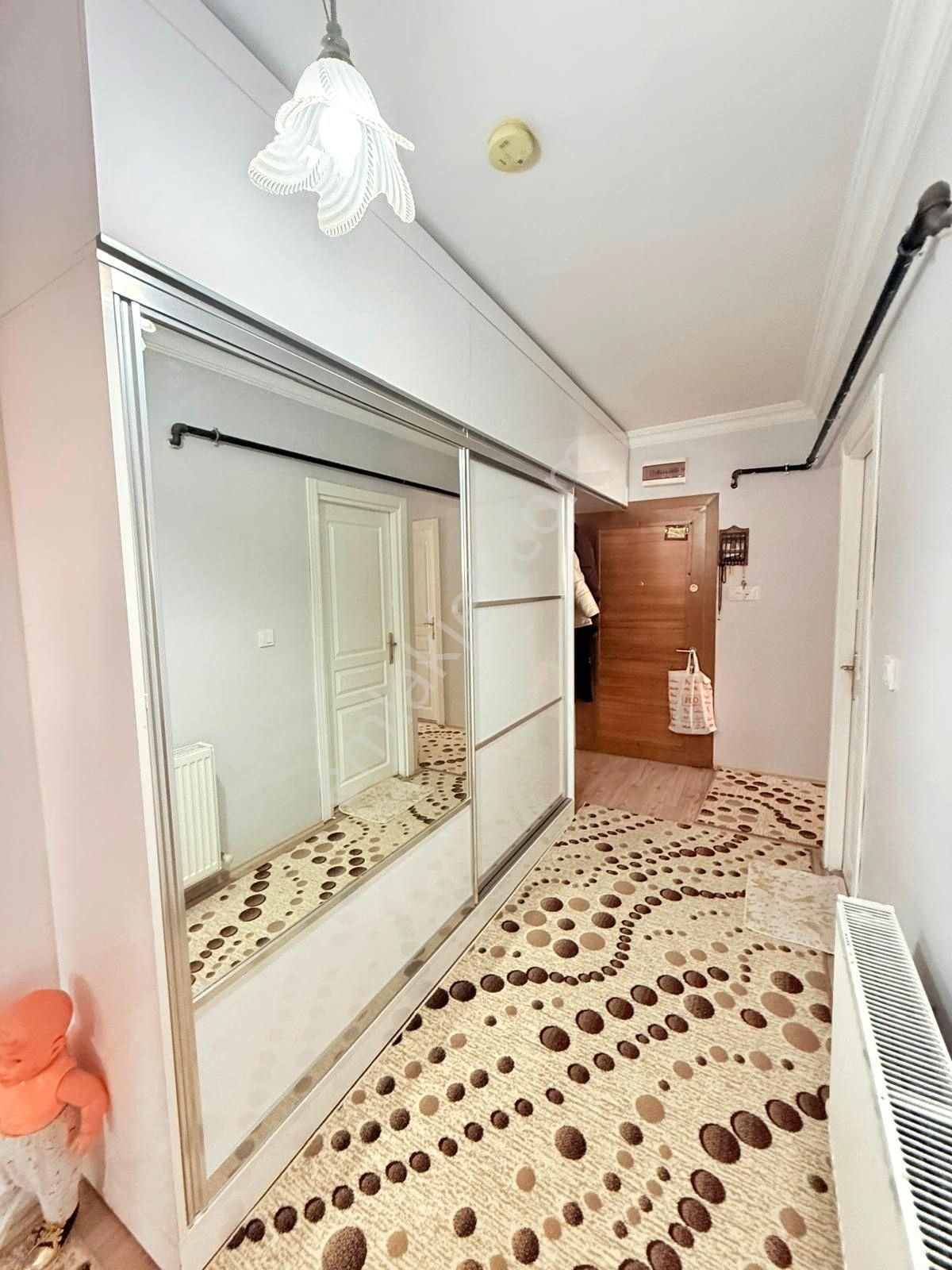 Yıldız'dan Eminevim Kuruluşlarına Uygun Katta Çok Geniş 3+1 !!! - Görsel 31