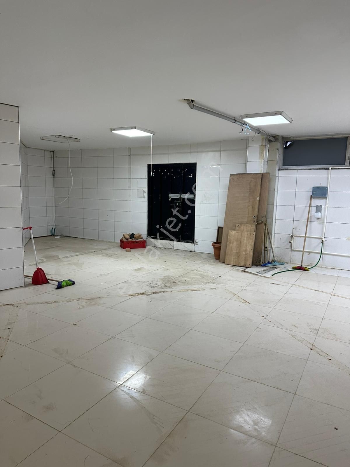 Ufuk Caddesi Üzerinde İki Katlı Dükkan 450m2 Kira 250.000 Tl Depozito 500.000 Tl - Görsel 12