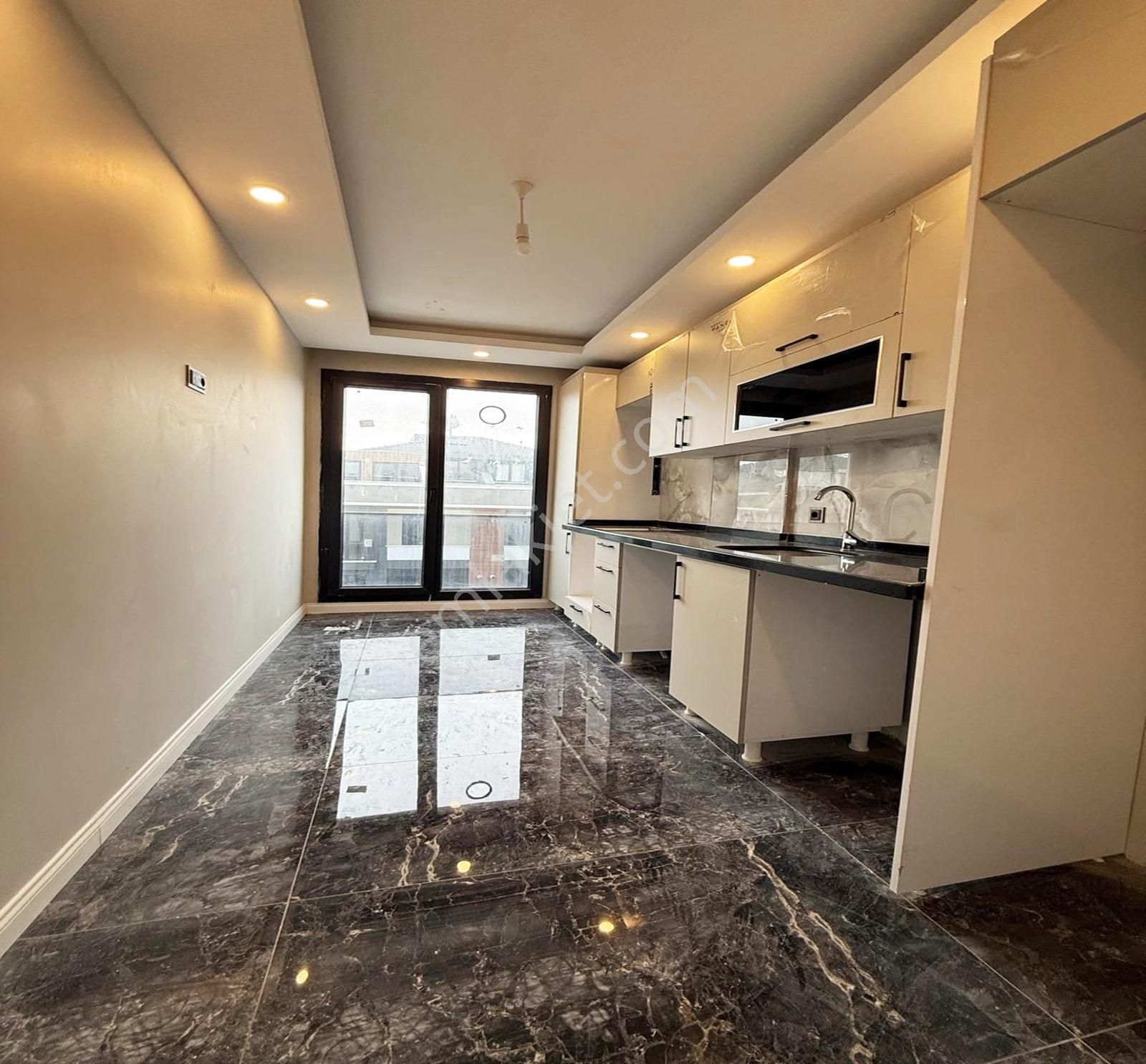 Beylikdüzü Bölgesi'nde Geniş M2 Lüks 2+1 Satılık Arakat !! - Görsel 5