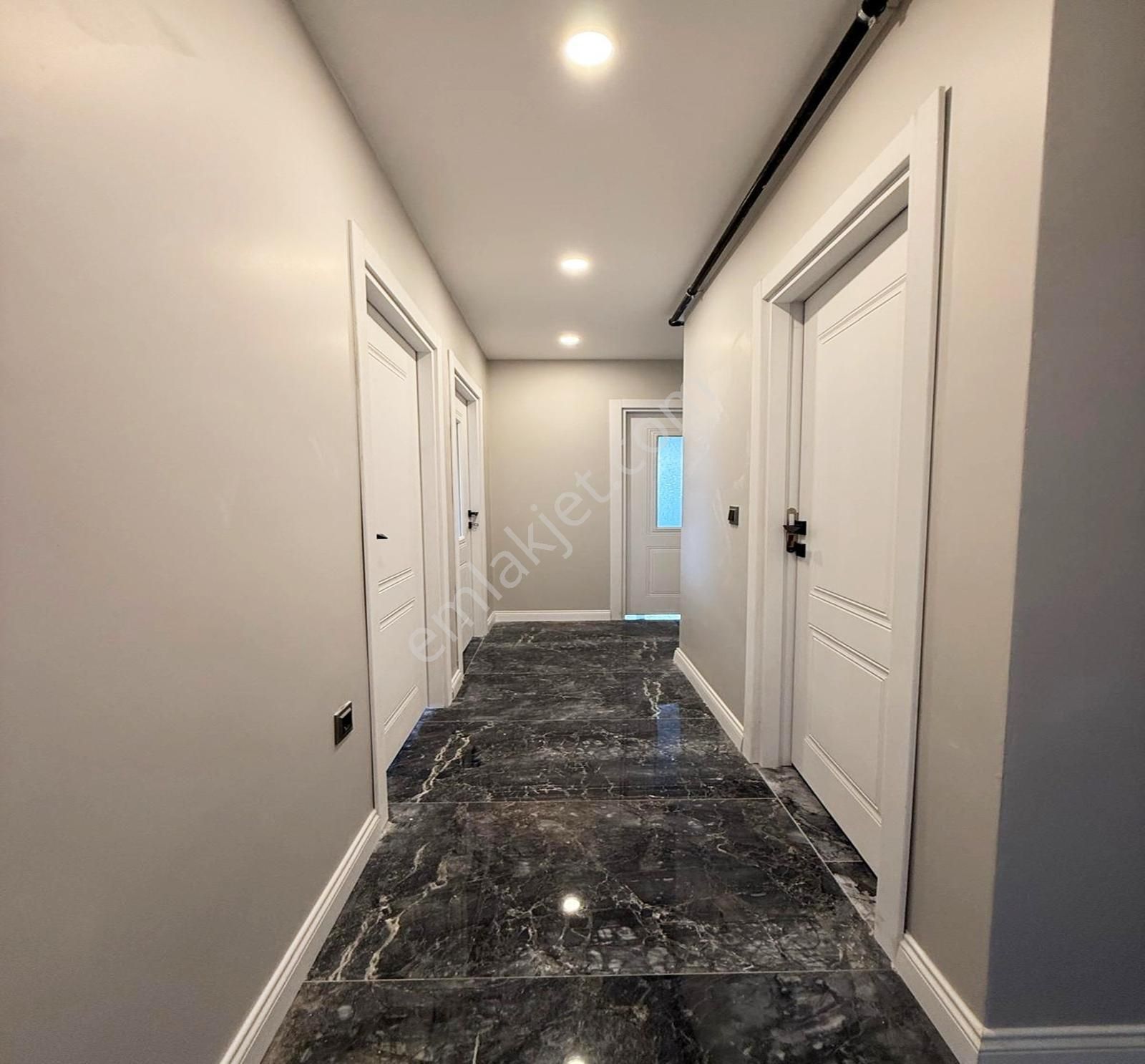 Beylikdüzü Bölgesi'nde Geniş M2 Lüks 2+1 Satılık Arakat !! - Görsel 26