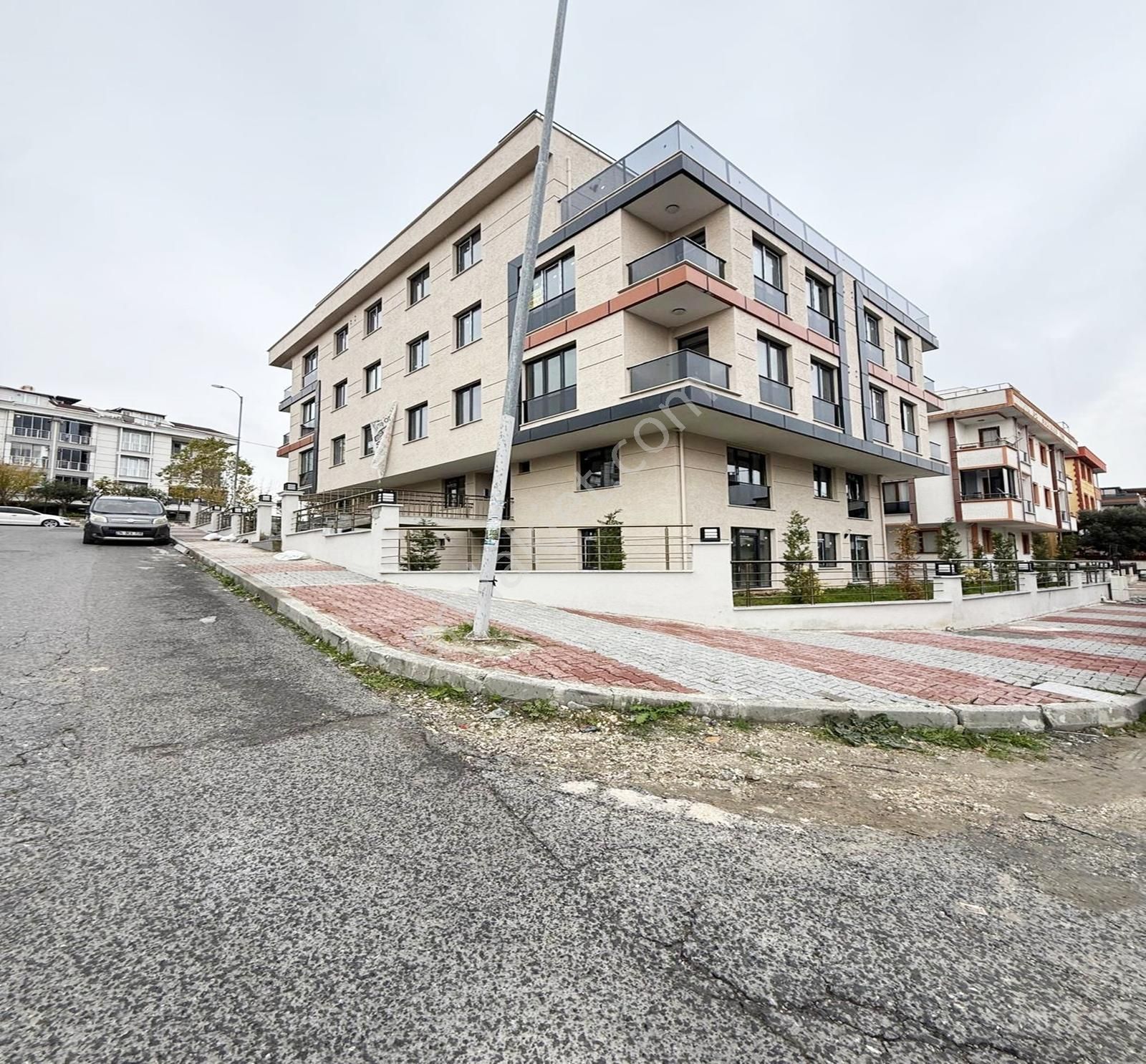 Beylikdüzü Bölgesi'nde Geniş M2 Lüks 2+1 Satılık Arakat !! - Görsel 17