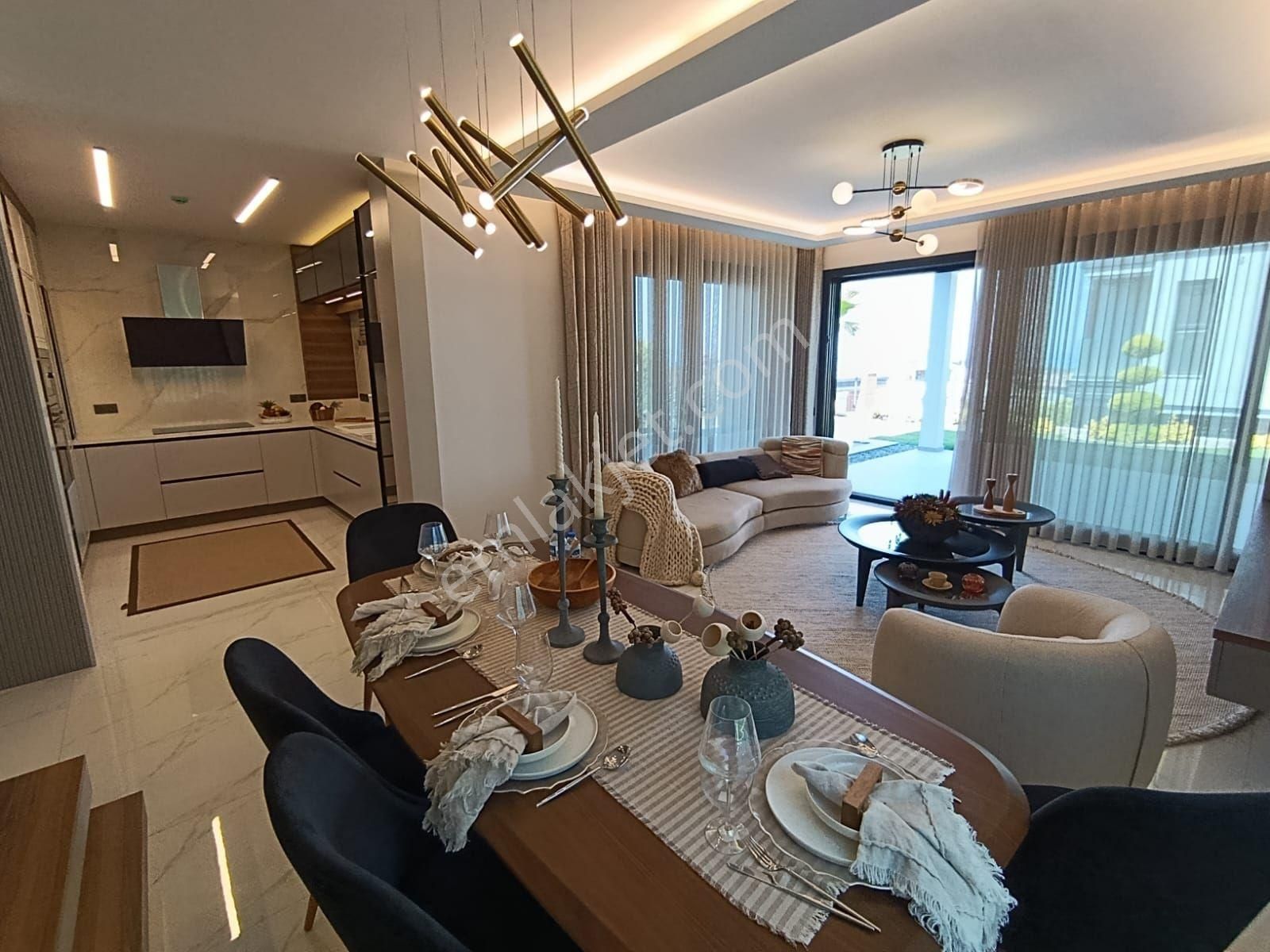 Kuşadası'nda Full Deniz Manzaralı Lüks 4+1 Müstakil Özel Havuzlu Villa - Görsel 10