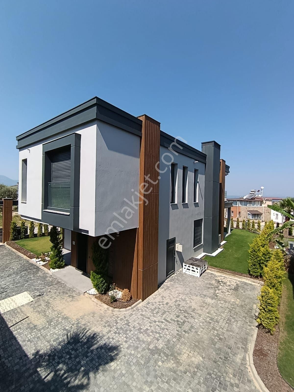 Kuşadası'nda Full Deniz Manzaralı Lüks 4+1 Müstakil Özel Havuzlu Villa - Görsel 3