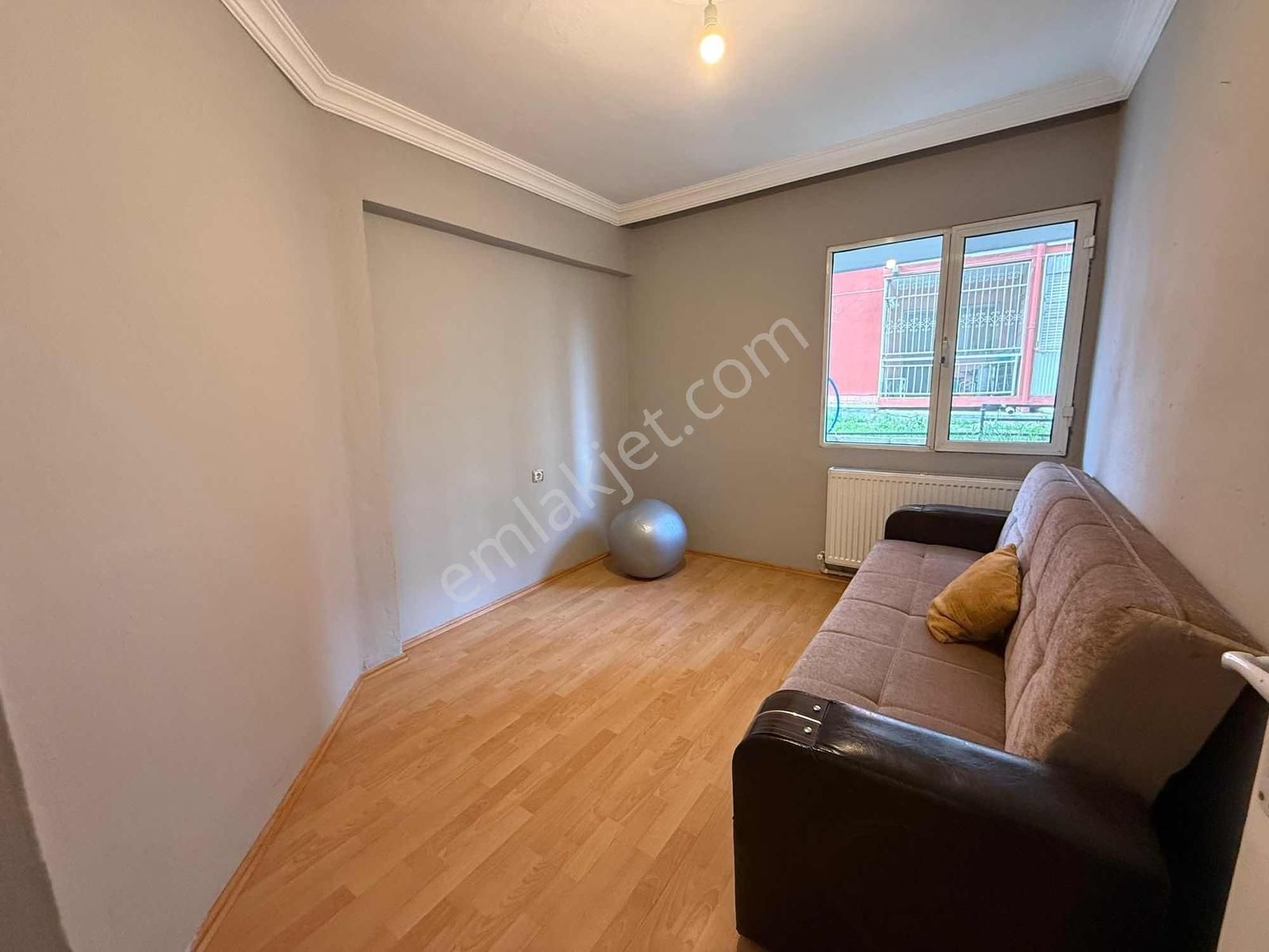 | Site İçinde | Ara Kat | 3+1 Doğalgazlı Kiralık - Görsel 11