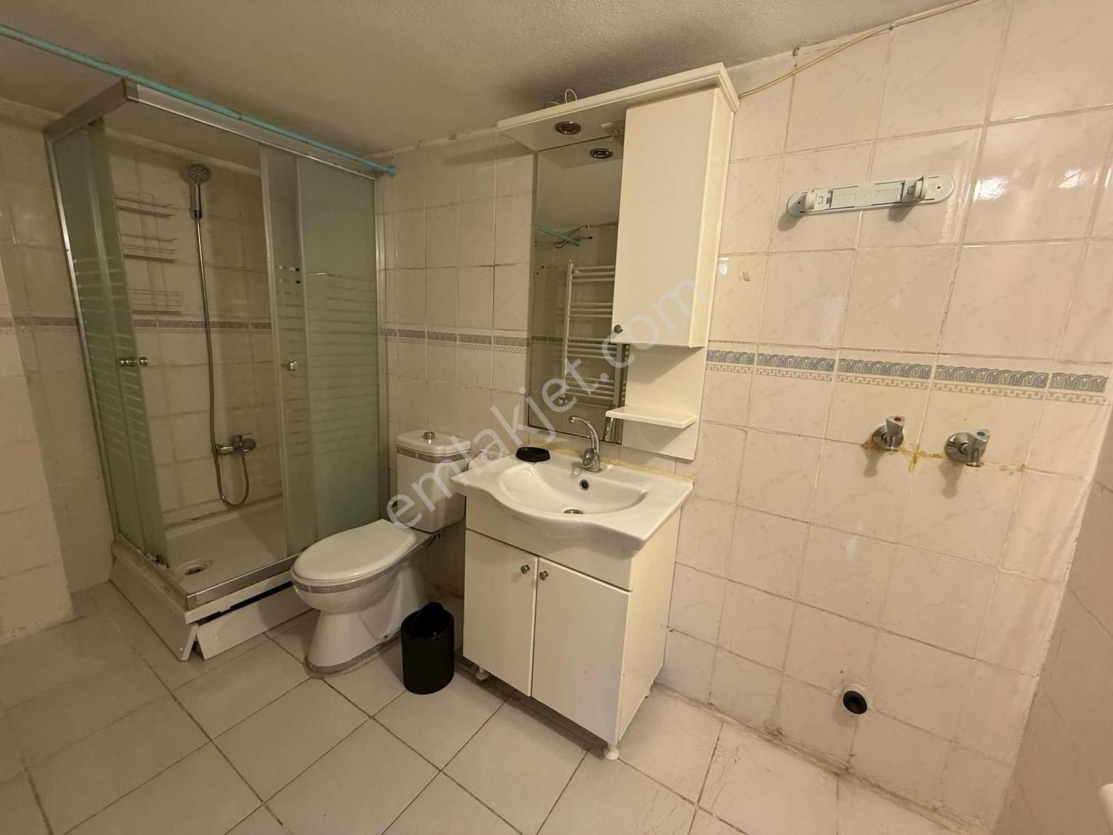 | Site İçinde | Ara Kat | 3+1 Doğalgazlı Kiralık - Görsel 6