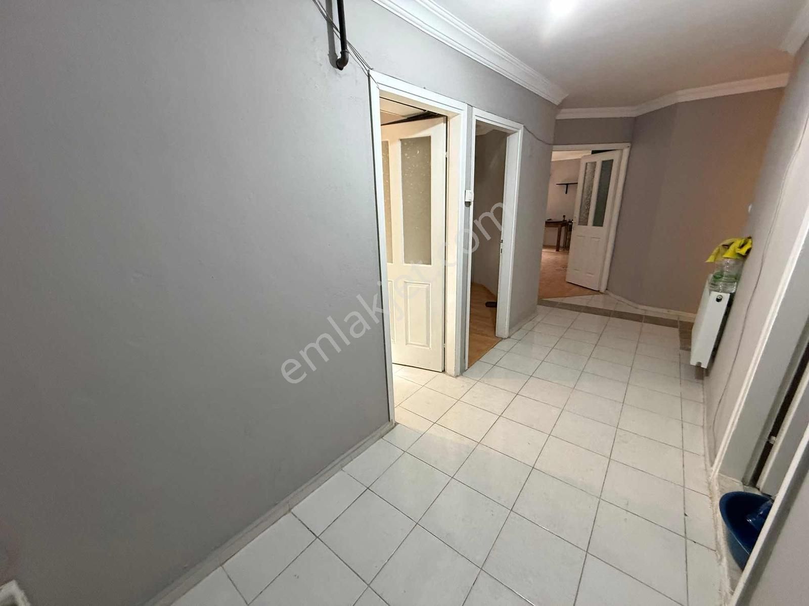 | Site İçinde | Ara Kat | 3+1 Doğalgazlı Kiralık - Görsel 4