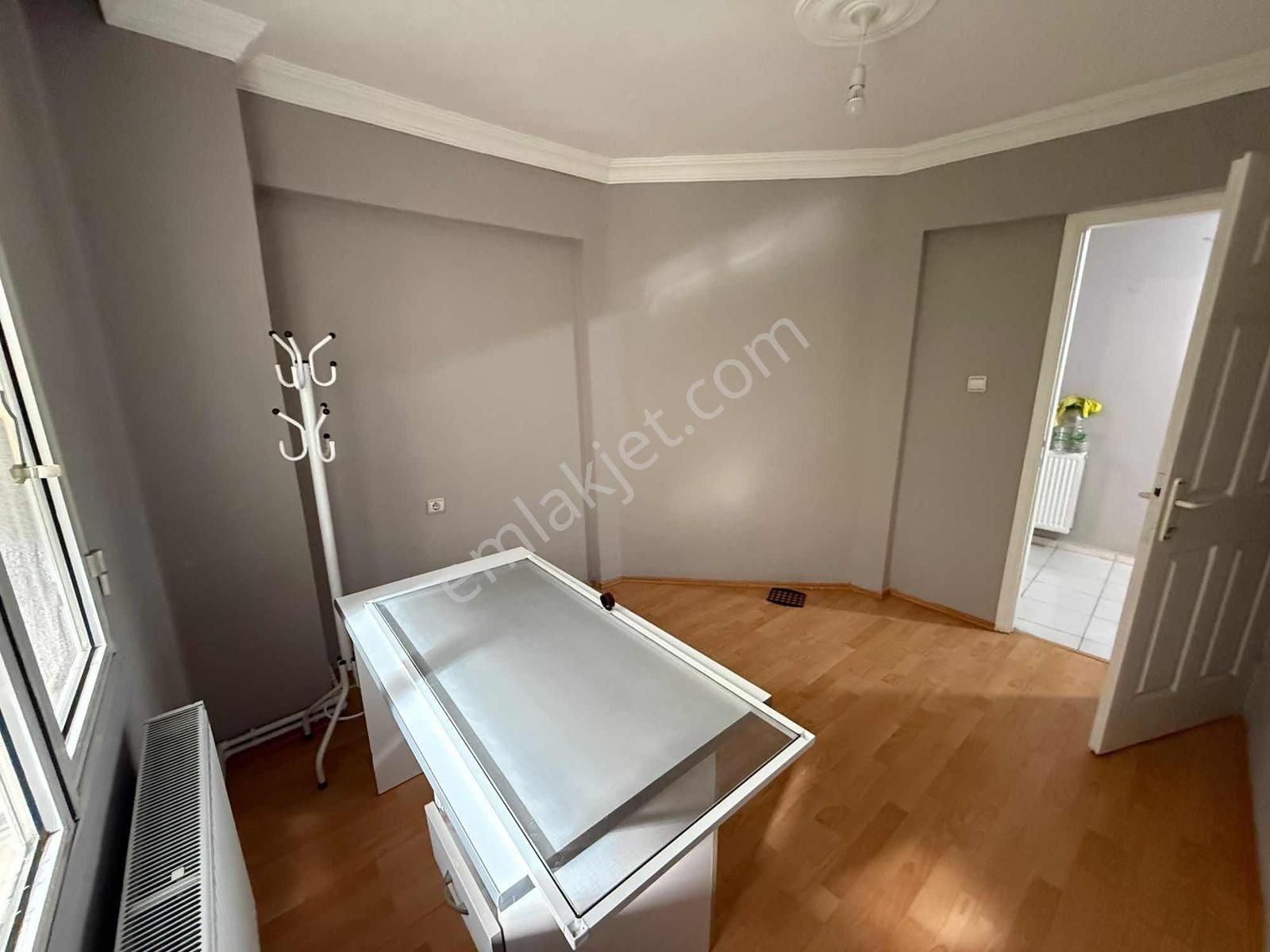 | Site İçinde | Ara Kat | 3+1 Doğalgazlı Kiralık - Görsel 10