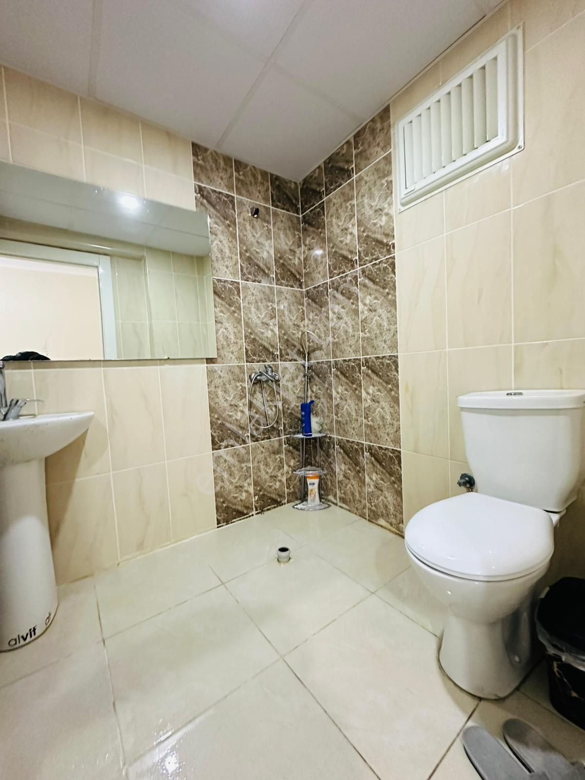 Feridunçelik'te Asansörlü Full Yapılı 3+1 Ara Katta Satılık Daire !! - Görsel 16