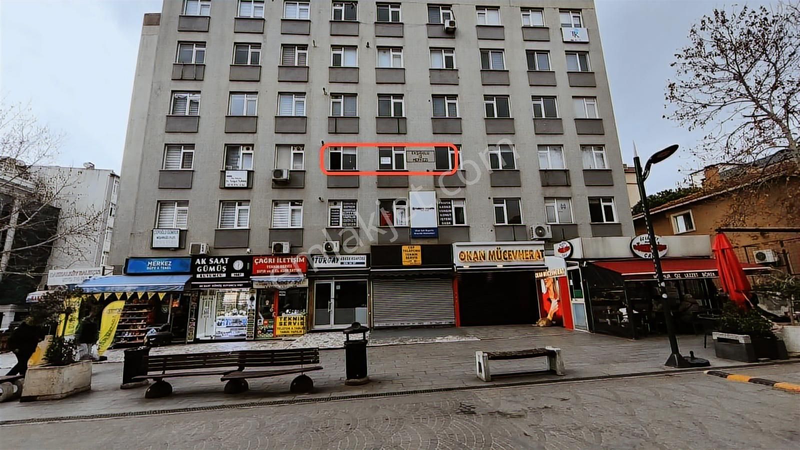 Küçükbakkalköy Prestij Cad. Başında İçi Bakımlı Ferah Ofis