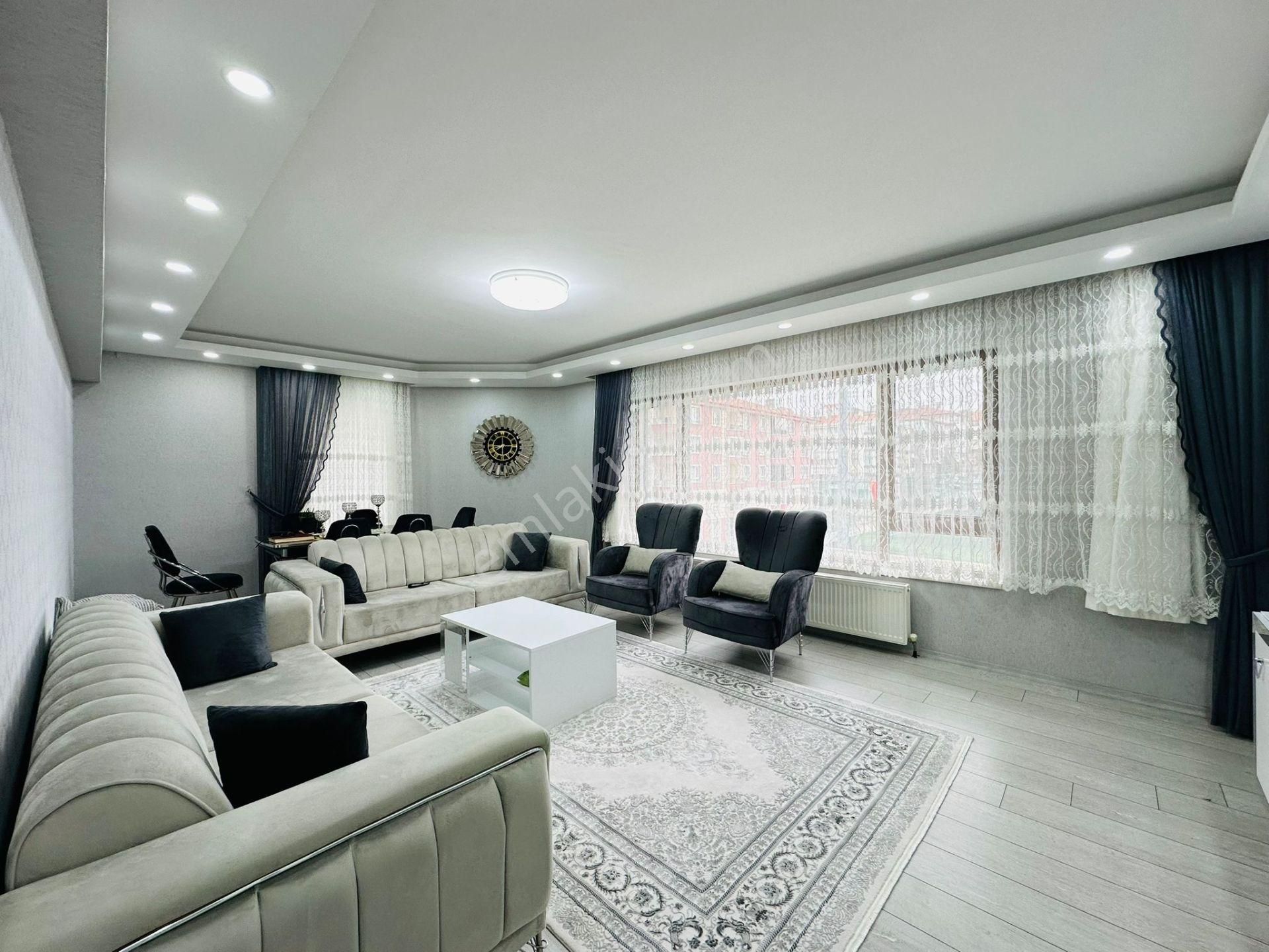 Karapürçek'te Full Yapılı Asansörlü 140 M2 3+1 Katta Satılık Daire !!