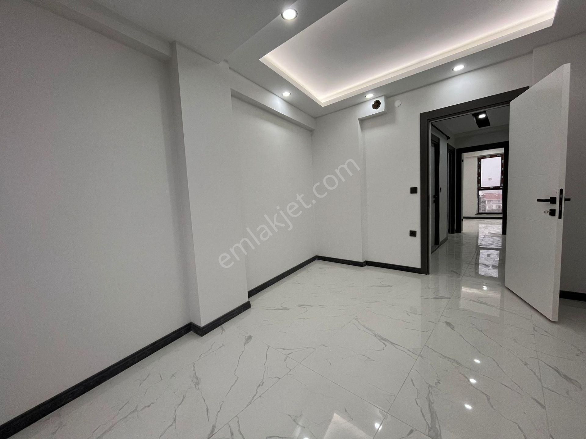 Çamlıca Mah De Cadde Yakını Önü Açık Ferah 2+0 Fırsatı