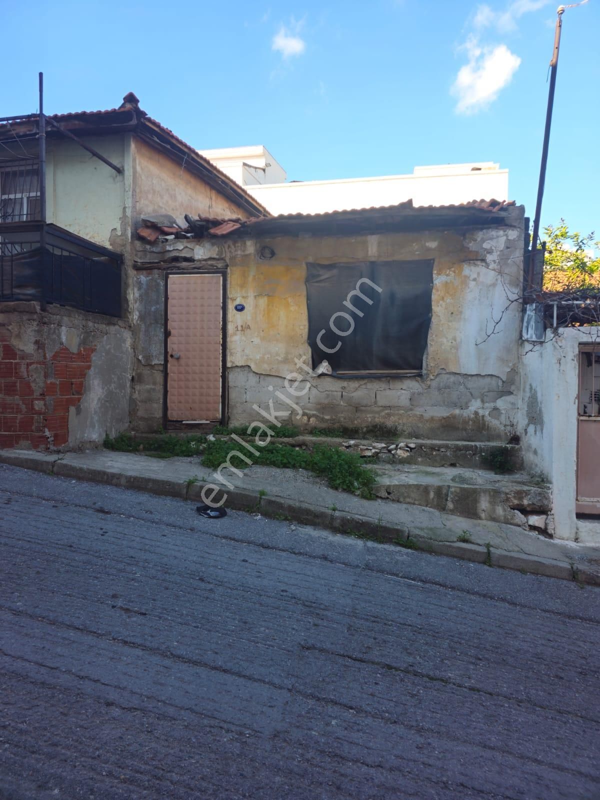 İzmir Buca İçinde Eski Ev Bulunan İmarlı Arsa - Görsel 2