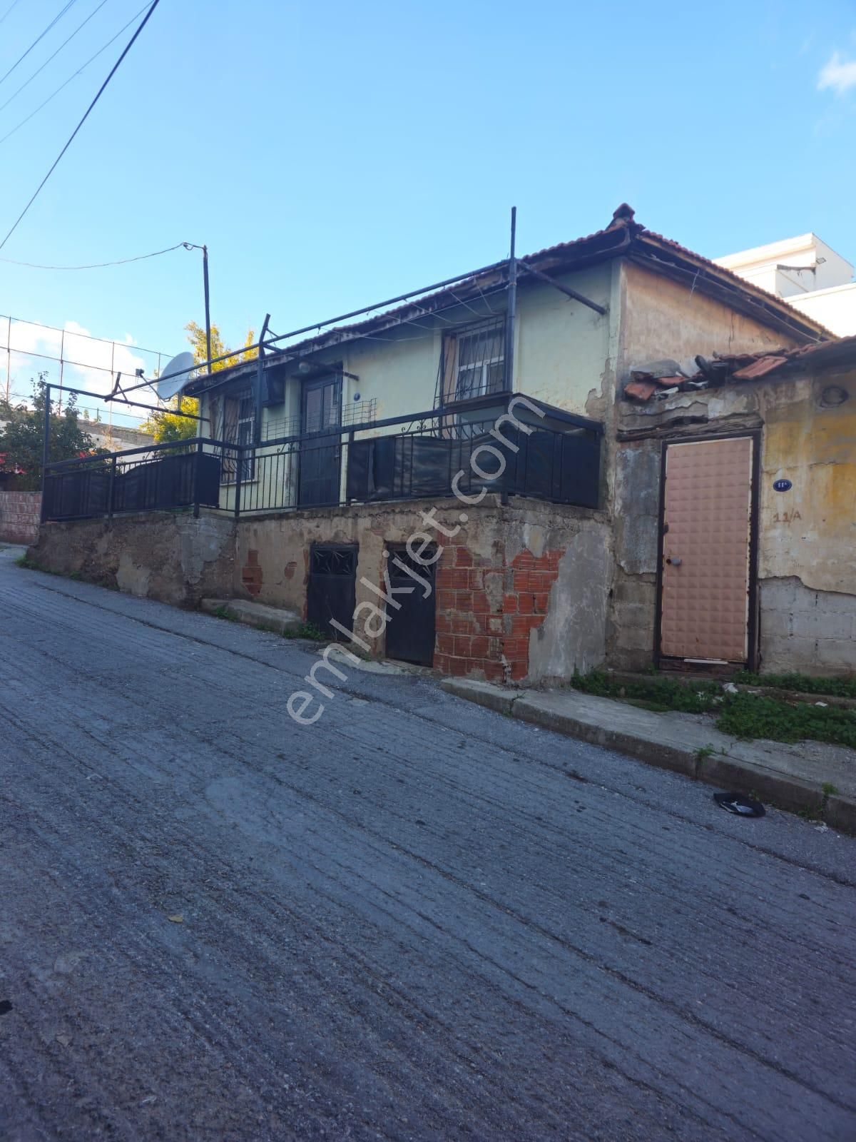 İzmir Buca İçinde Eski Ev Bulunan İmarlı Arsa - Görsel 3