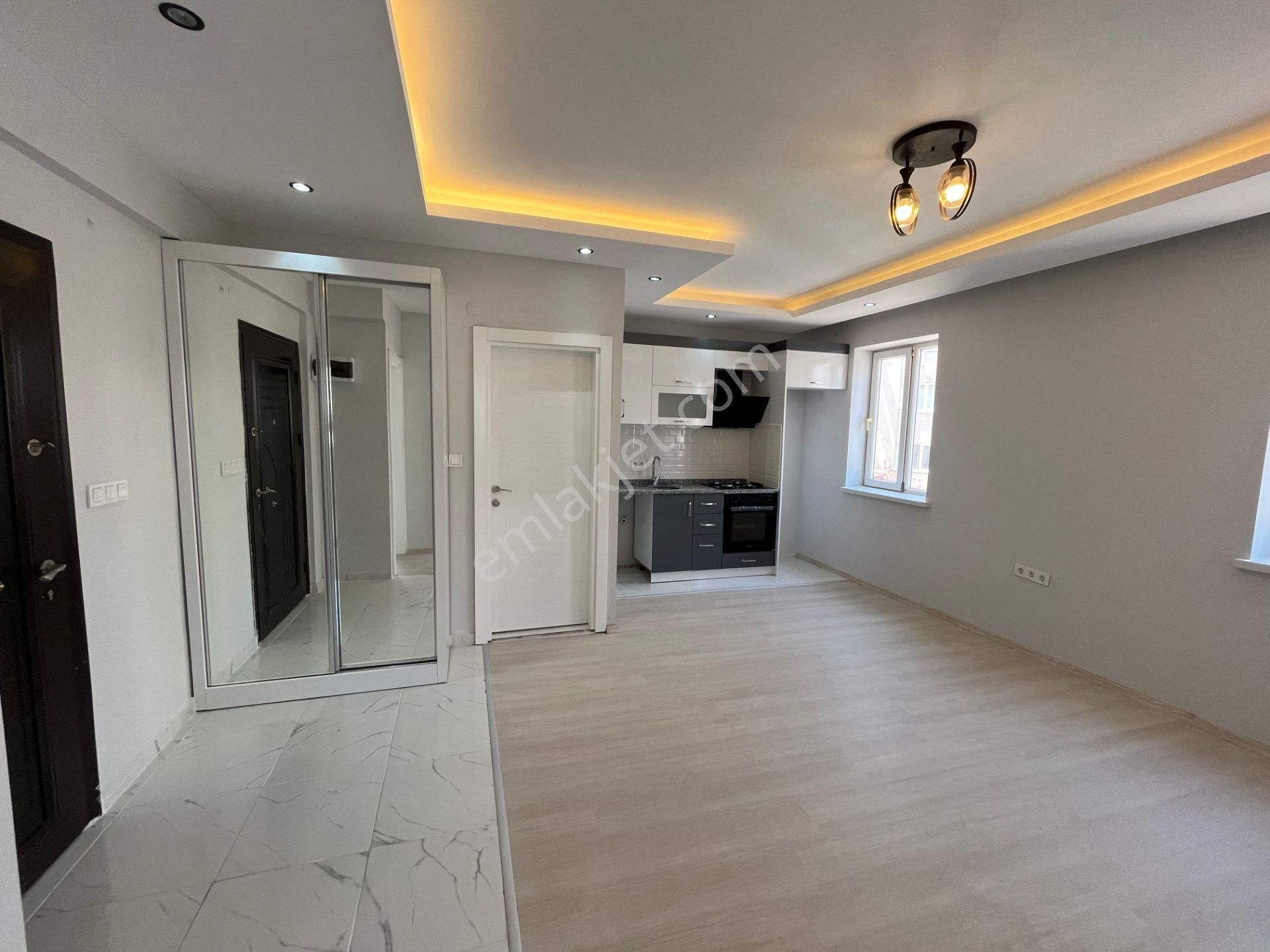 Cebesoy Caddesi Üzeri İçi Yapılı 2+1