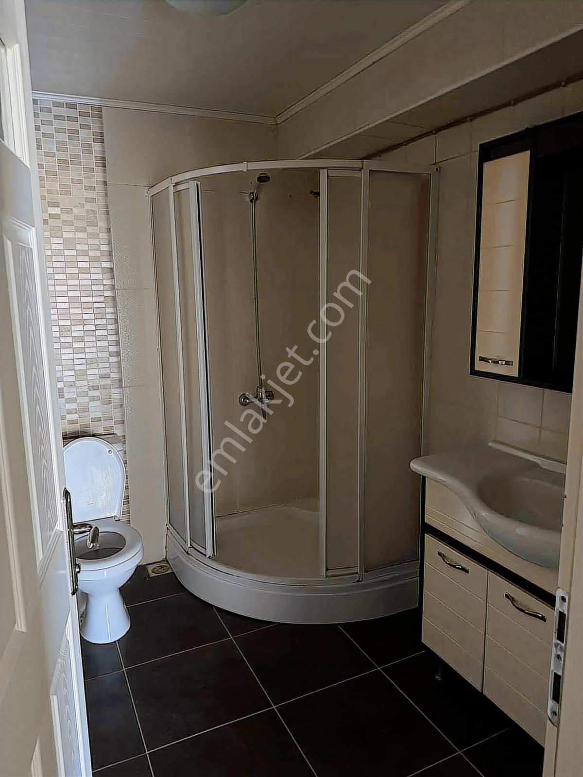 Merkezi Konumda 3+1, Büyük Balkonlu Kiralık İster Ev İster Ofis - Görsel 5