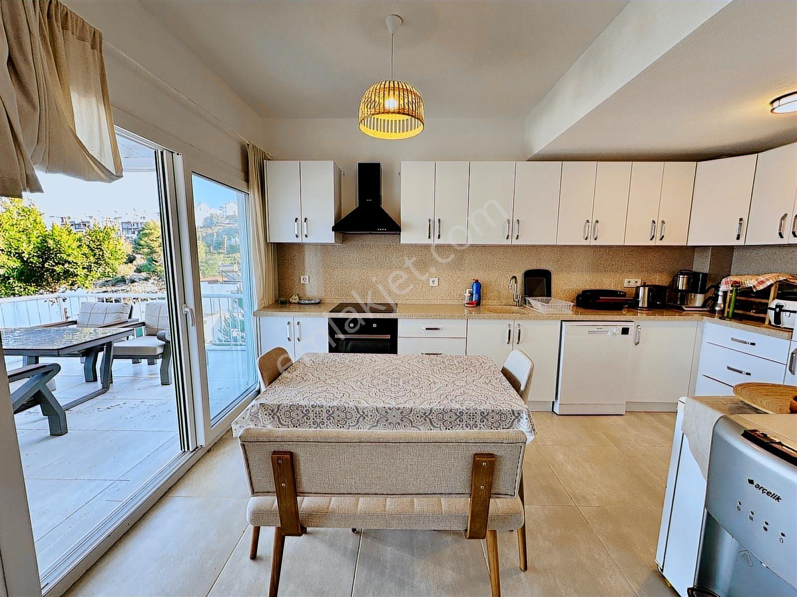 Tarcanlardan Gündoğanda Plaj Ve Sosyal Tesise Sahip Eşyalı Villa - Görsel 21