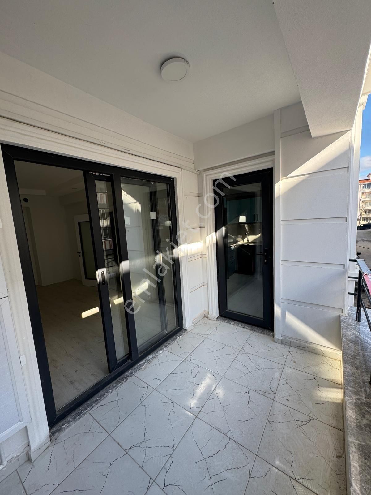 Edremit Askeri Lojman Civarında Sıfır - Görsel 22