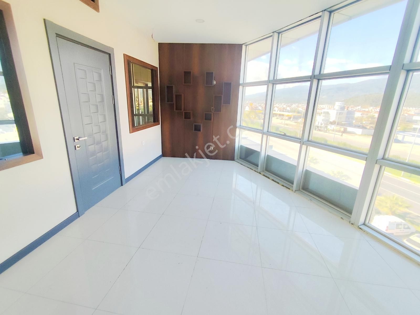 Akçay Merkezi Konumda İş Hanında Geniş Kullanım Kiralık İş Yeri - Görsel 15