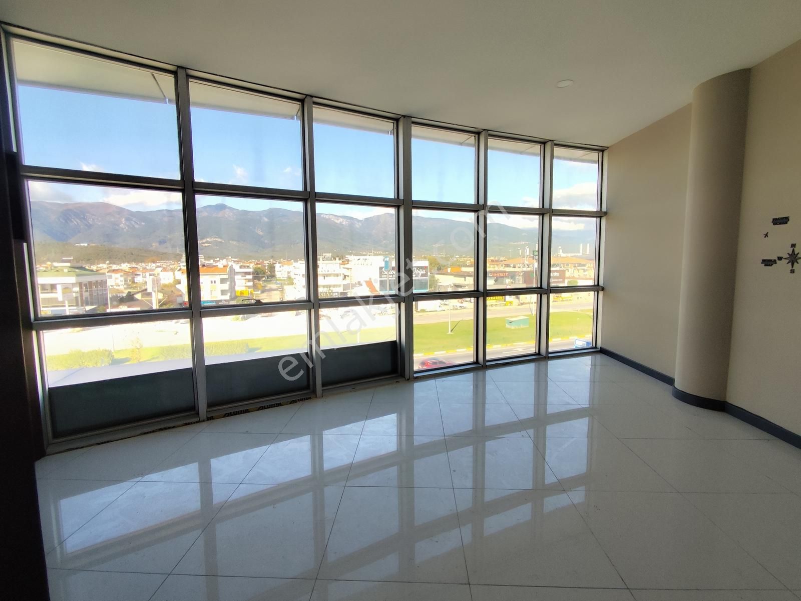 Akçay Merkezi Konumda İş Hanında Geniş Kullanım Kiralık İş Yeri - Görsel 8