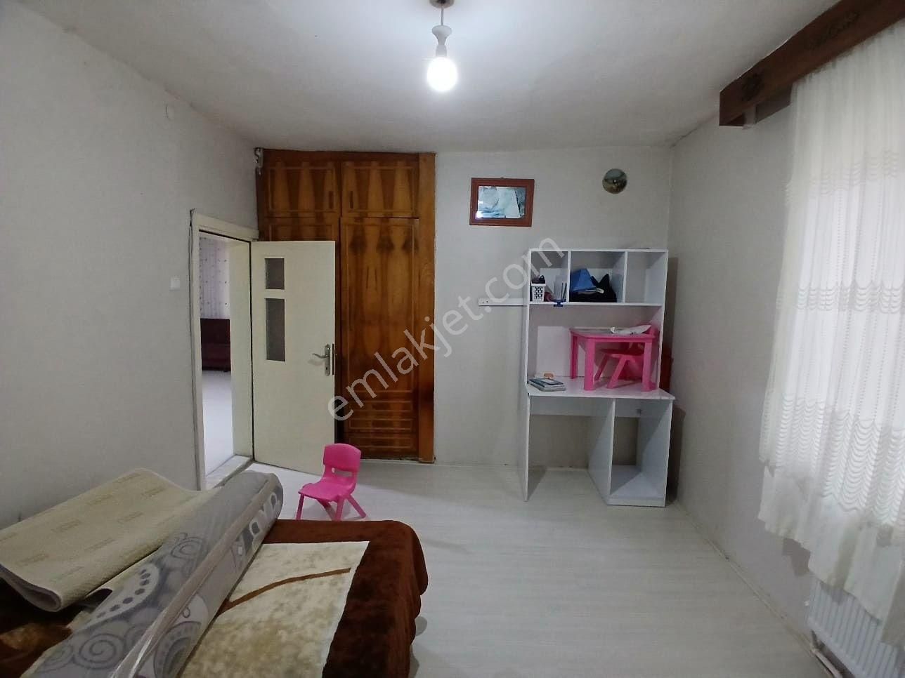 Akçay Emlak'tan Akşehir Gazi Mahallesi Bahçelievler Ortaokulu Yanında Doğalgazlı Kiralık Müstakil Ev - Görsel 11