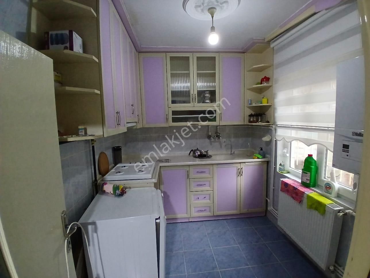 Akçay Emlak'tan Akşehir Gazi Mahallesi Bahçelievler Ortaokulu Yanında Doğalgazlı Kiralık Müstakil Ev