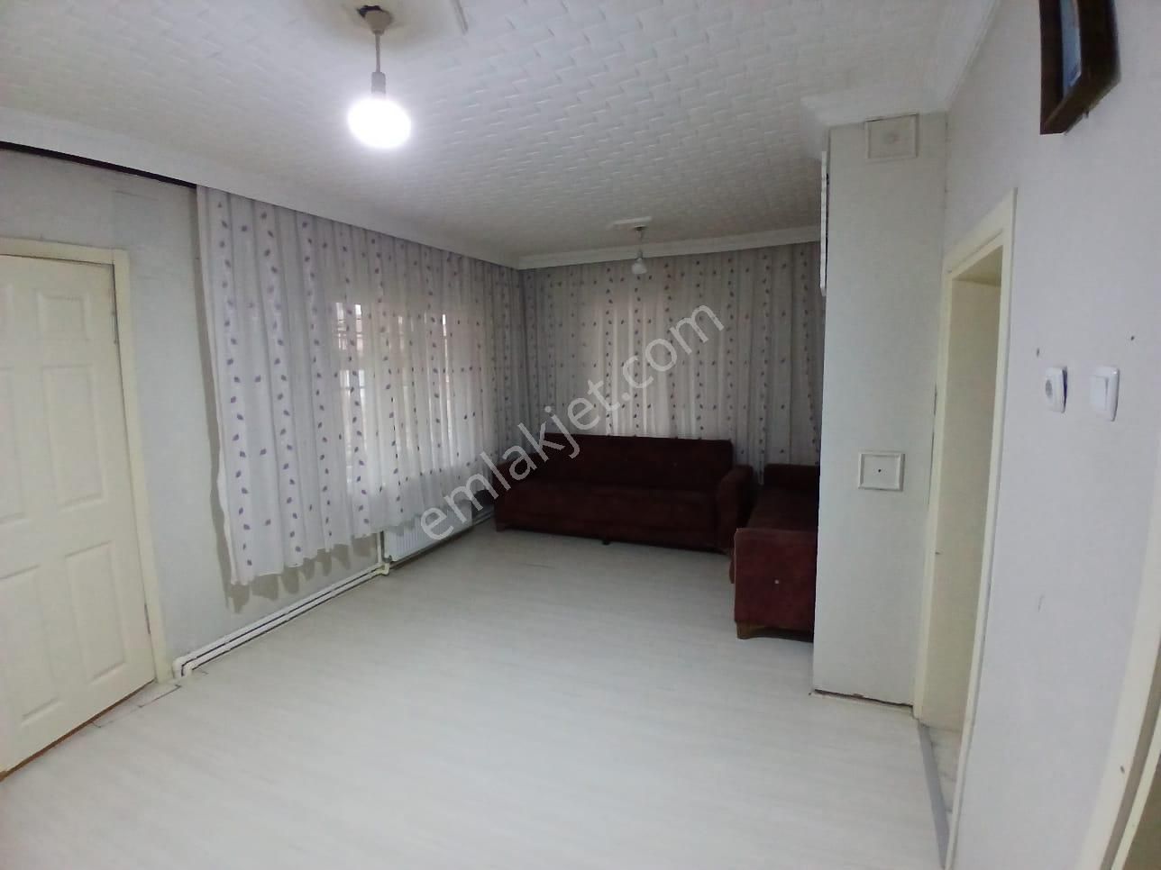 Akçay Emlak'tan Akşehir Gazi Mahallesi Bahçelievler Ortaokulu Yanında Doğalgazlı Kiralık Müstakil Ev - Görsel 5