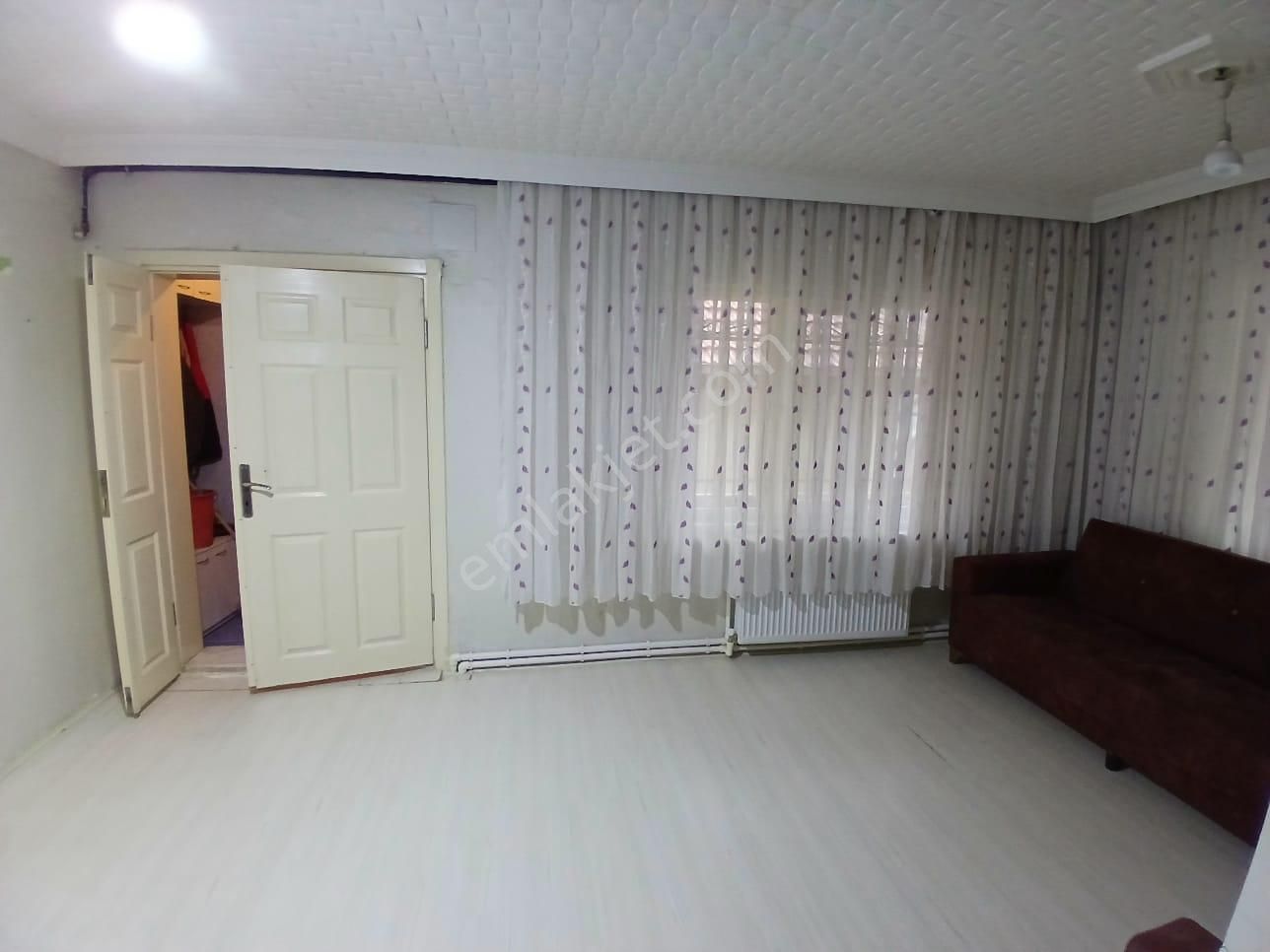 Akçay Emlak'tan Akşehir Gazi Mahallesi Bahçelievler Ortaokulu Yanında Doğalgazlı Kiralık Müstakil Ev - Görsel 7