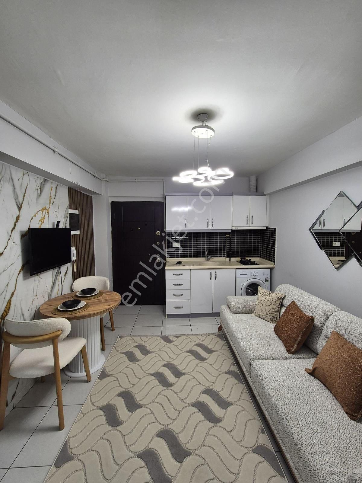 Sırakapılar Mahallesi Devlet Hastahanesi Karşısında 12 Yıllık Binada Yüksek Zemin Kat 1+1/45 M2 Apar