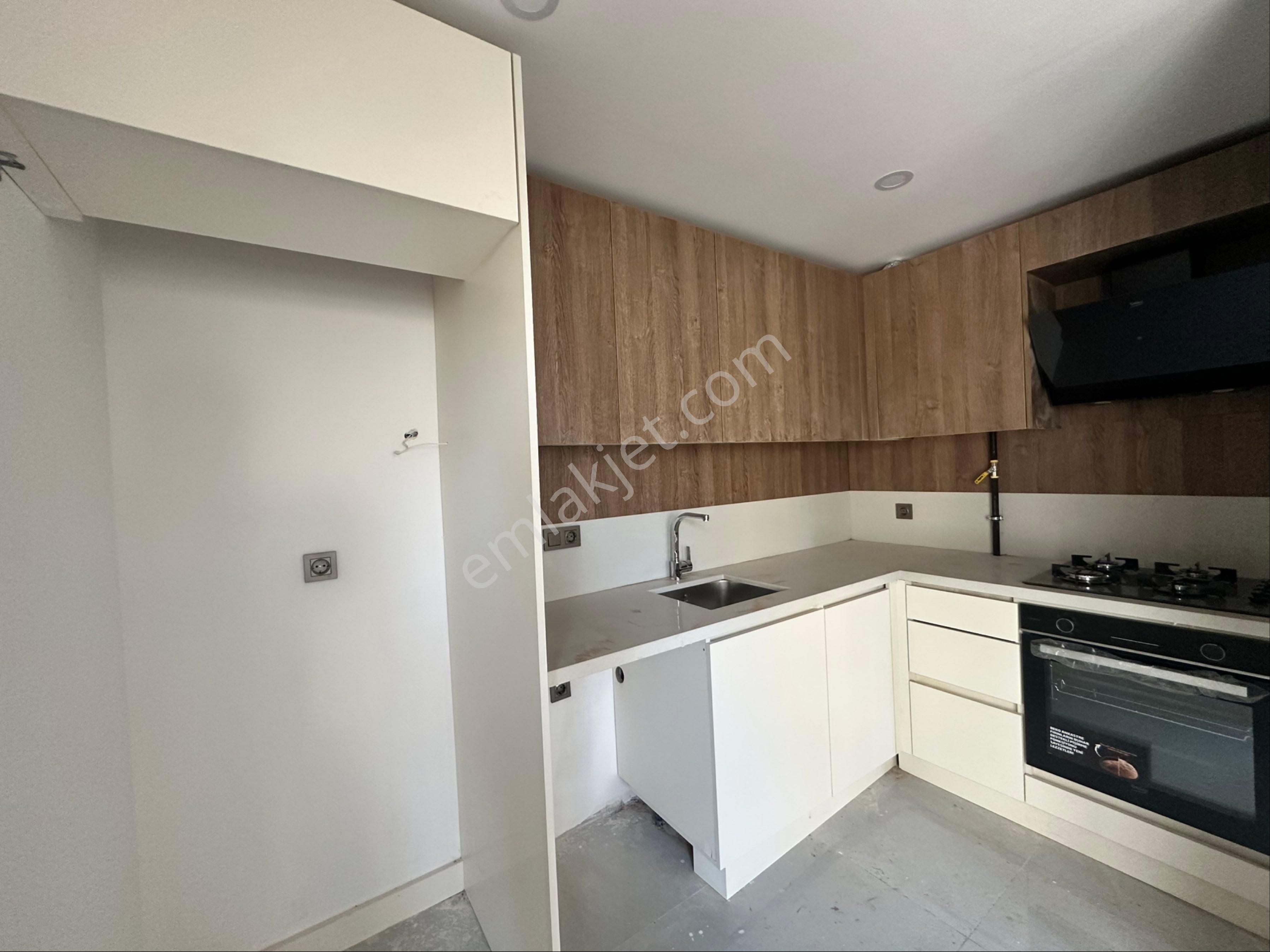 Zerdalilik’te Sıfır Binada Ara Katta Harika Konumda 2+1 Daire