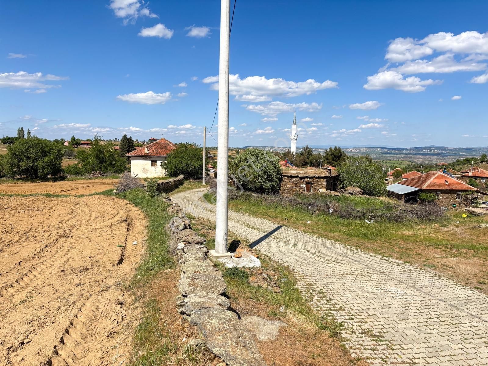 Biarsa Farkıyla ! Uşak Eşme'de 471 M² İmarlı Müstakil Arsa - Görsel 4