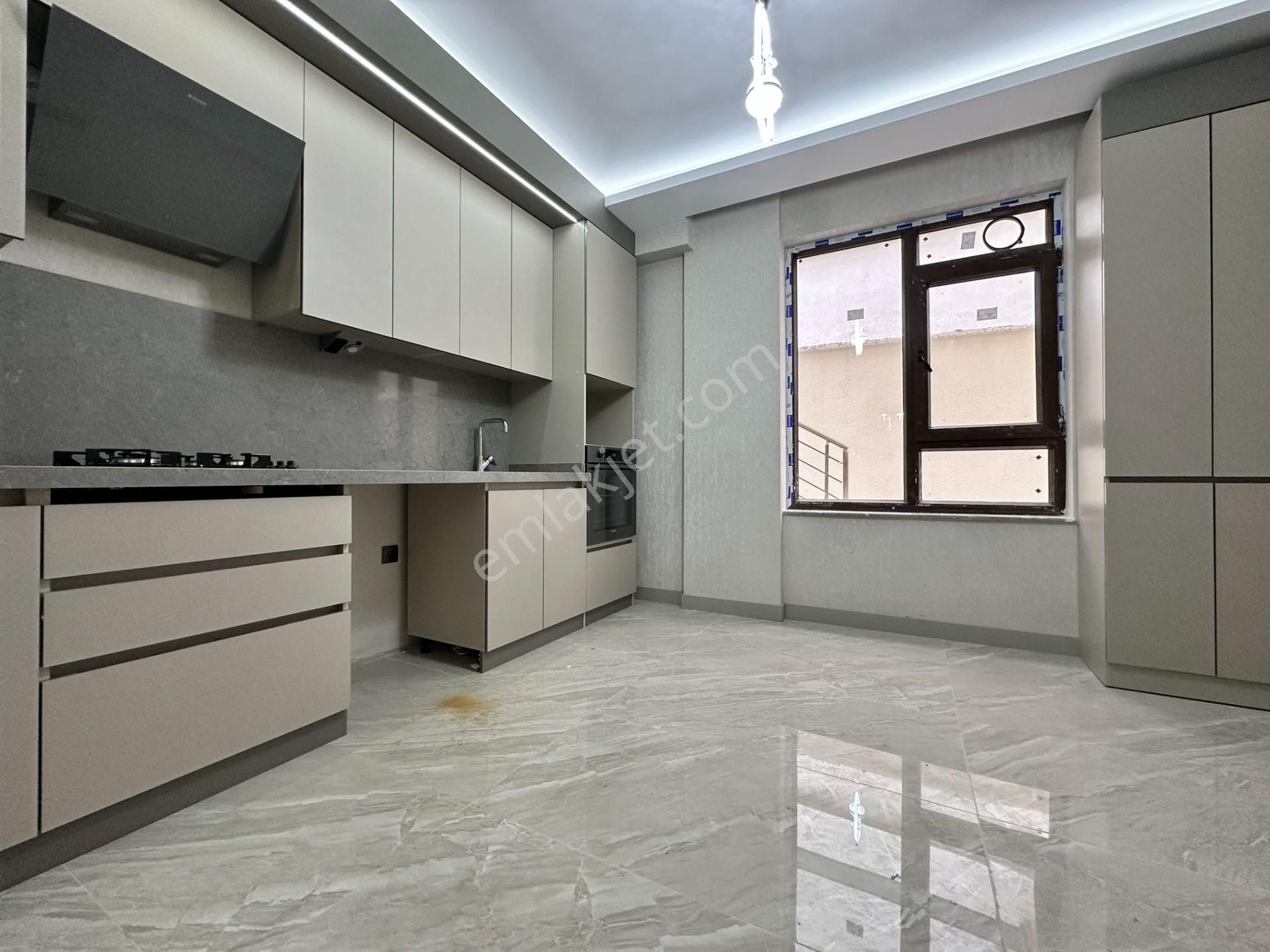 Pursaklar Mehmet Zengin Emlak'tan Merkez Mah. Lüks Yapılı Sıfır 3+1 Daire