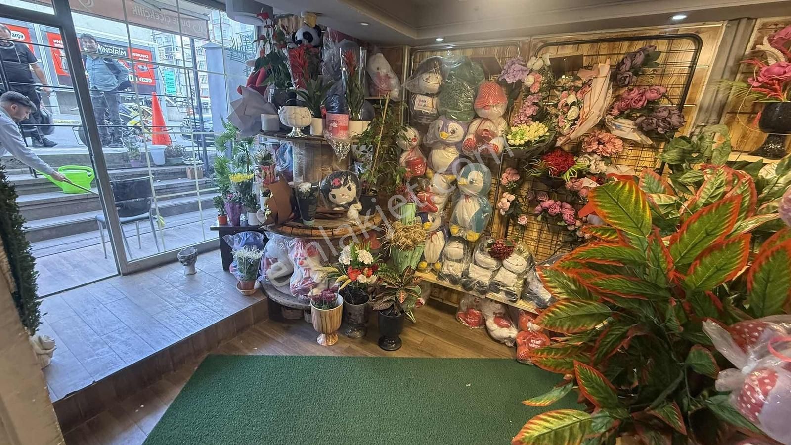 Mercanlardan Demetevler'de Mükemmel Lokasyonda Satılık Dükkan - Görsel 7