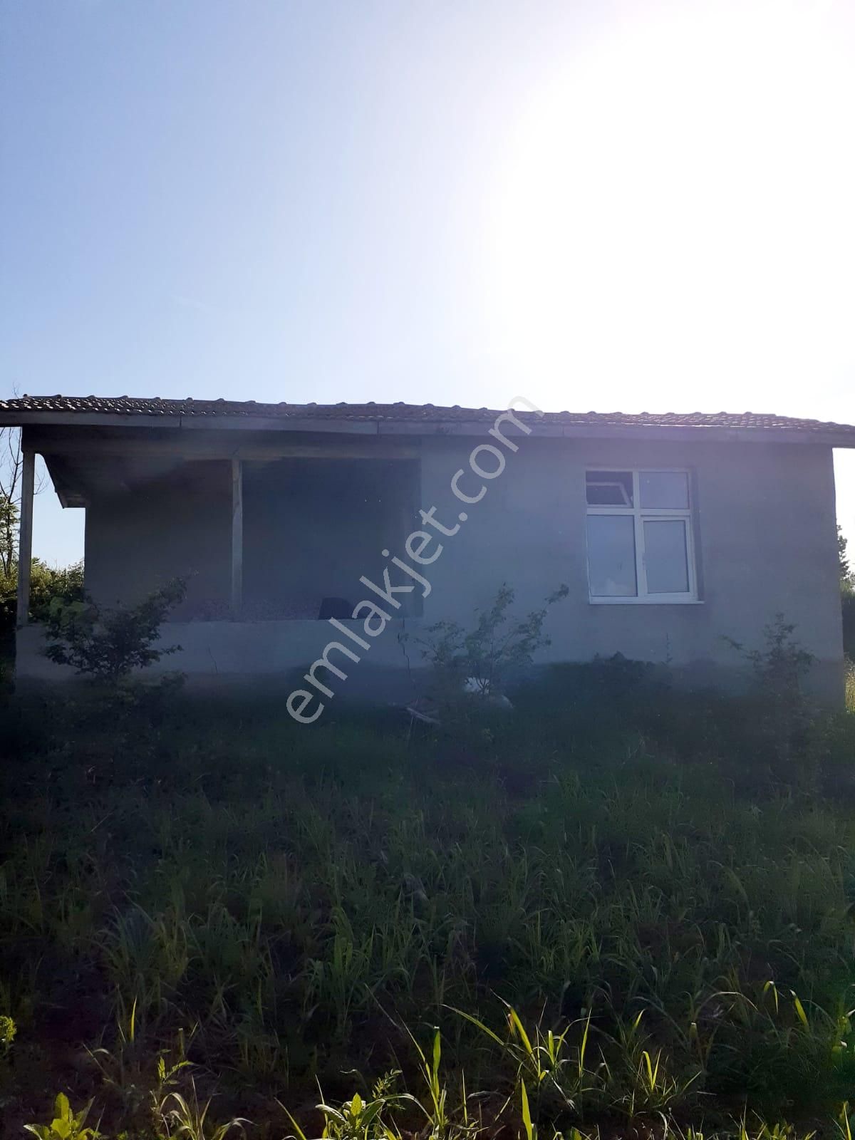 Yankı'dan Pazar Erkilet Mh. De Suyu Olan 3.567m2 Bahçeli Bağ Evi - Görsel 4