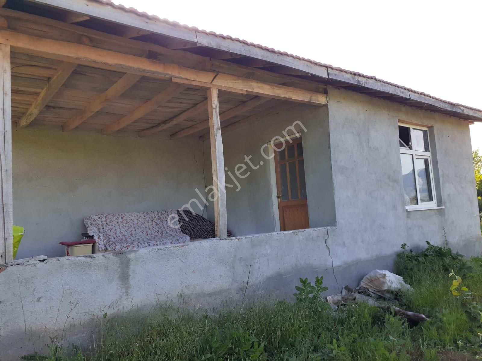 Yankı'dan Pazar Erkilet Mh. De Suyu Olan 3.567m2 Bahçeli Bağ Evi - Görsel 2