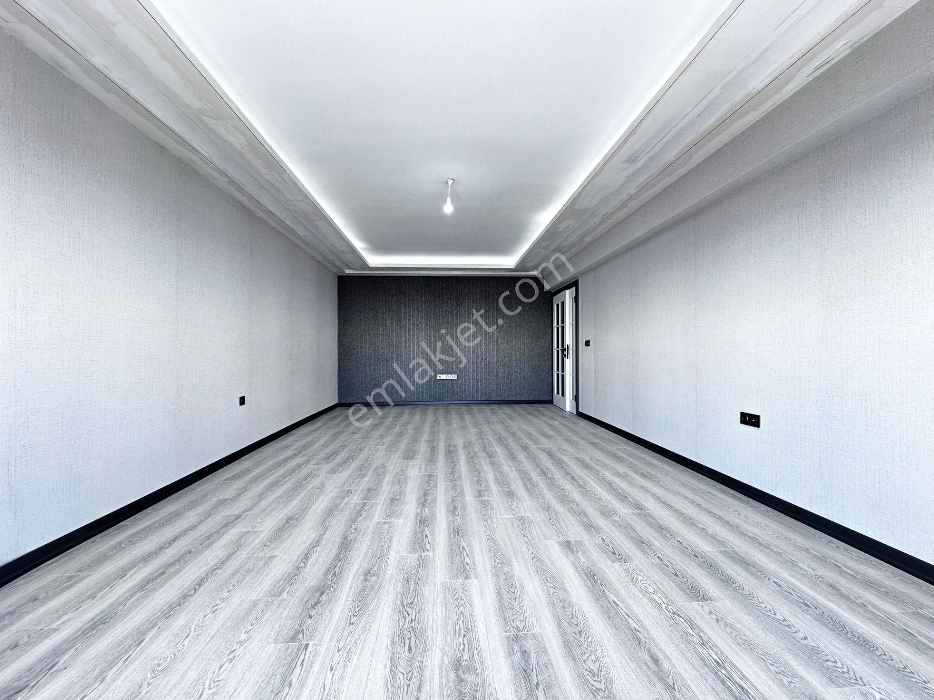 Pursaklar Mehmet Zengin Emlak'tan Hastane Yakını Teras Balkonlu 2.kat 4+1 Ultra Lüks Sitede - Görsel 2