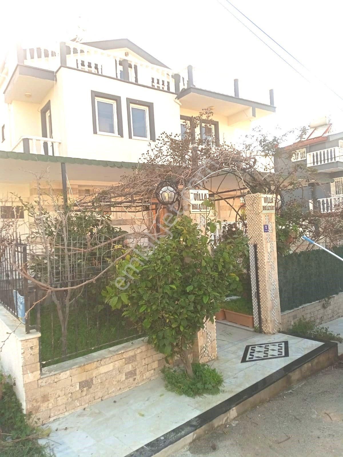 Karaova'da Köşe Konumlu,bahçeli 3+1 Müstakil Villa