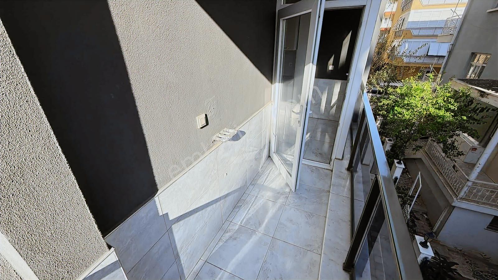 Yeşilyurtta Eşyasız 1+1 Balkonlu Kiralık - Görsel 3